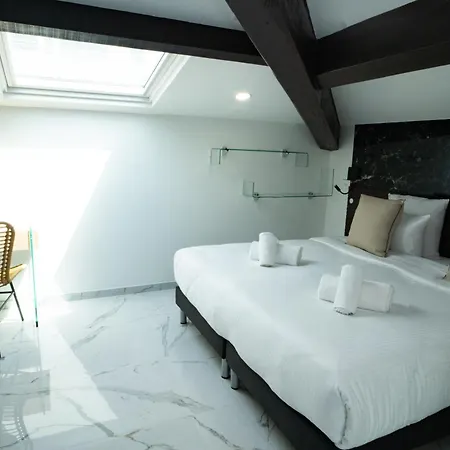 La Ora Hotel *