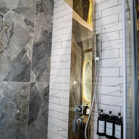 La Ora Hotel *