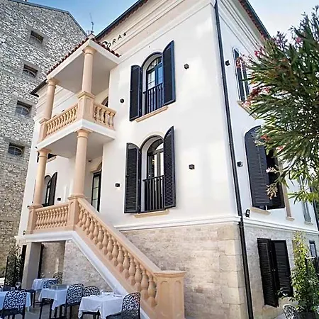 La Ora Hotel *