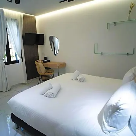 La Ora Hotel *